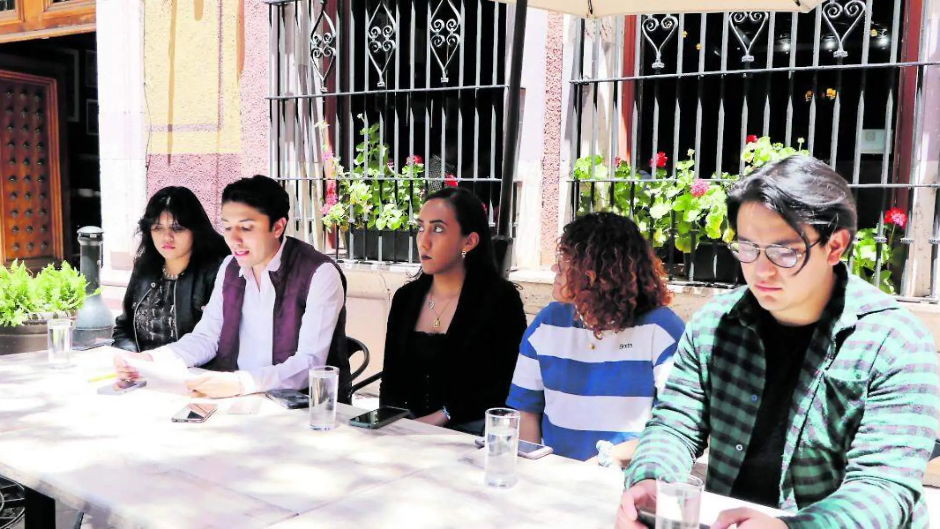 Conferencia anunciando marcha por la salud mental